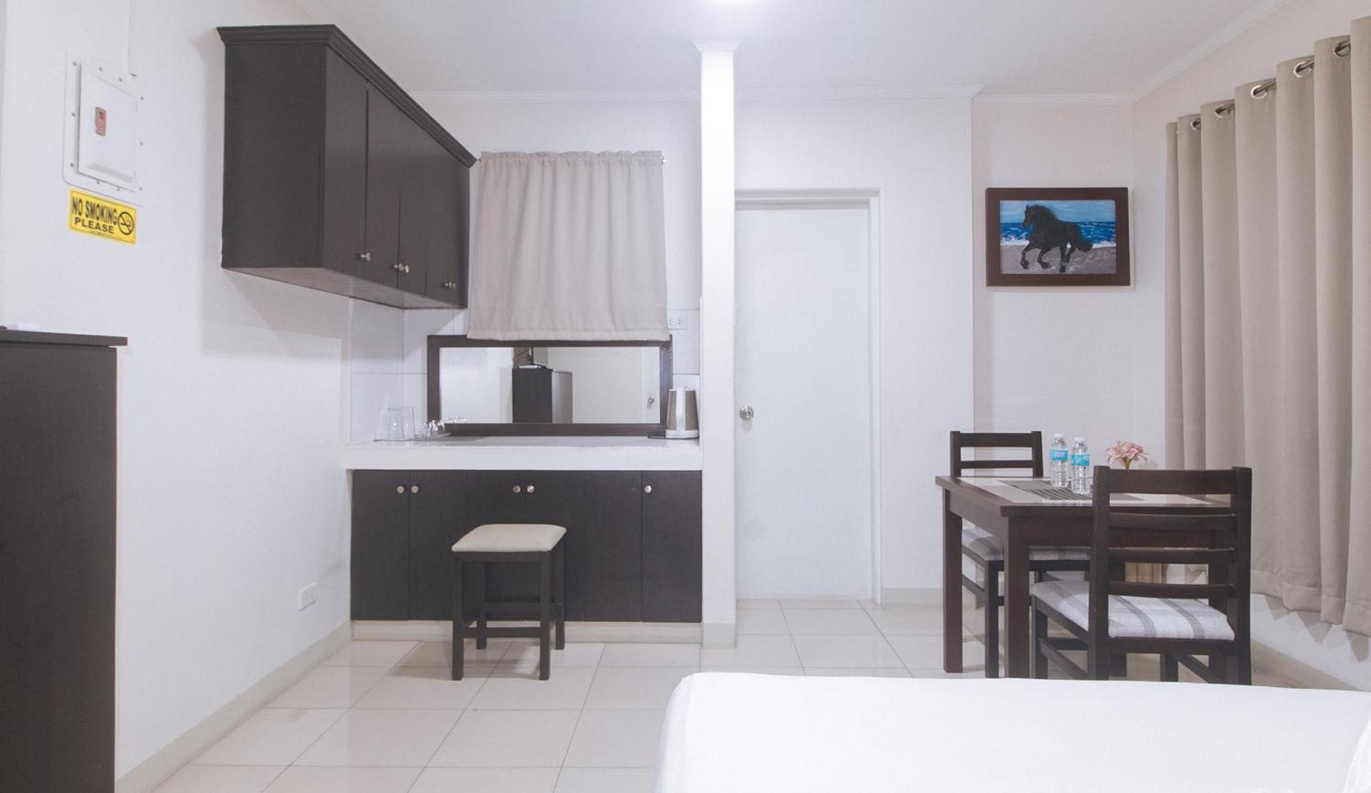 Urbanview At Evangelista Street Makati Makati City Exteriér fotografie